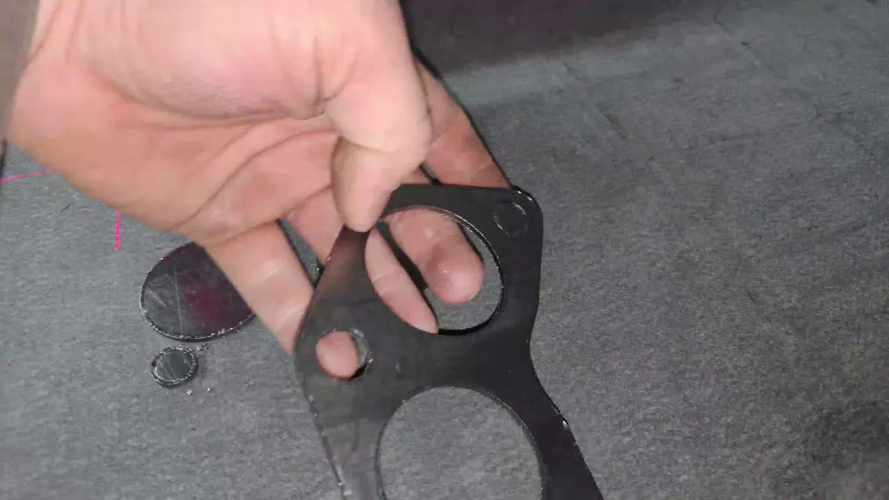 Резка материала ВАТИ-ГТ 600 (ТРГ) на плоттере Ruizhou серии RZCRT